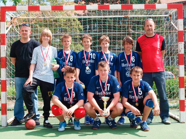 Starší žáci postupují do finále škol..........