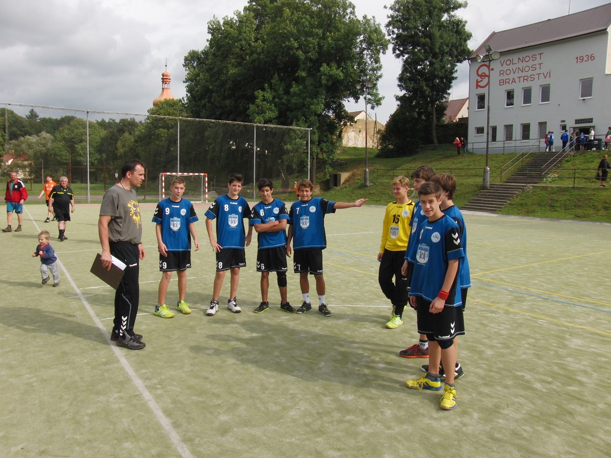 Starší žáci na turnaji v Úvalech bez ztráty bodu - fotka 6