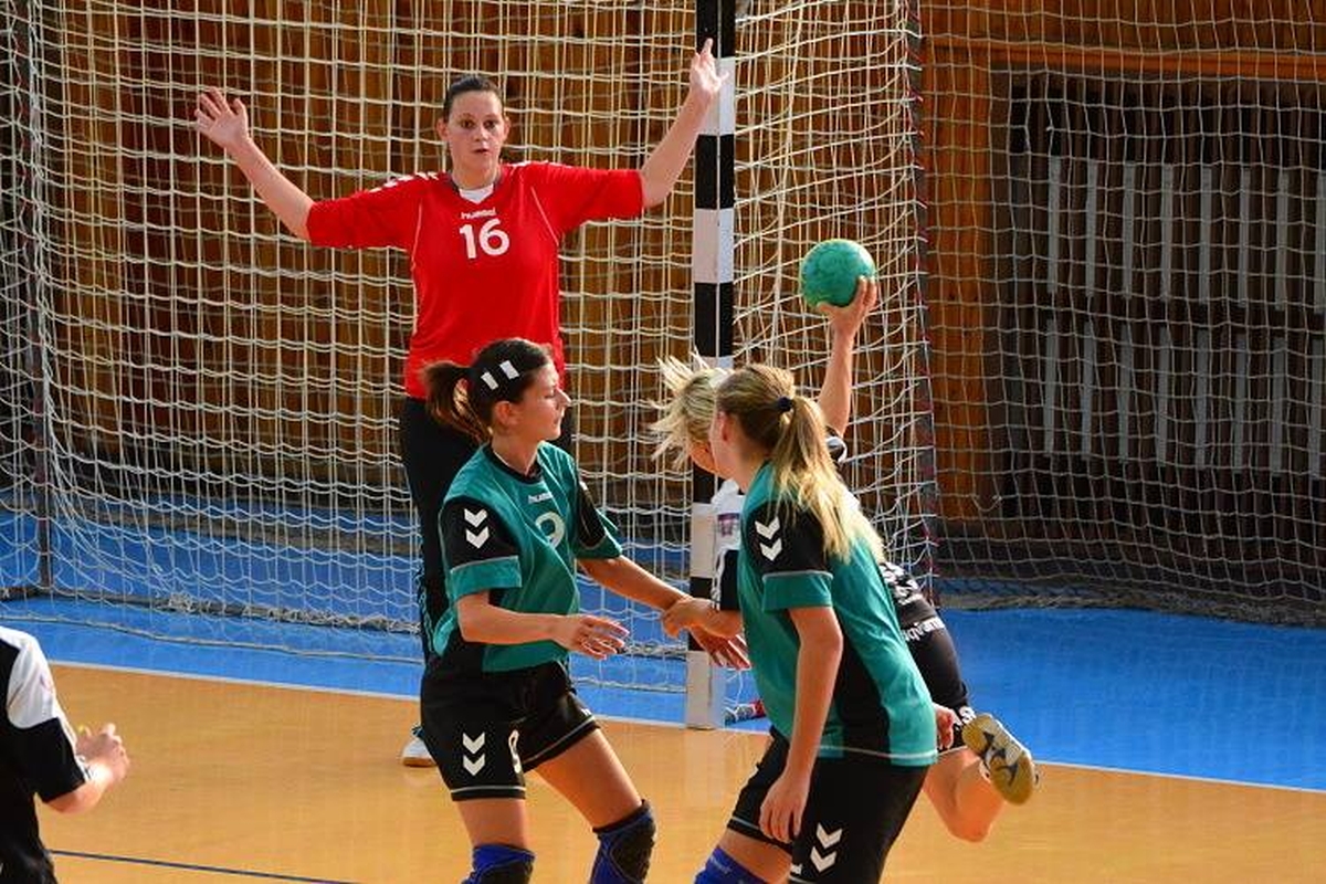 Lokomotiva Cheb – TJ Sokol Bělá pod Bezdězem 26:26 (11:14) - fotka 2