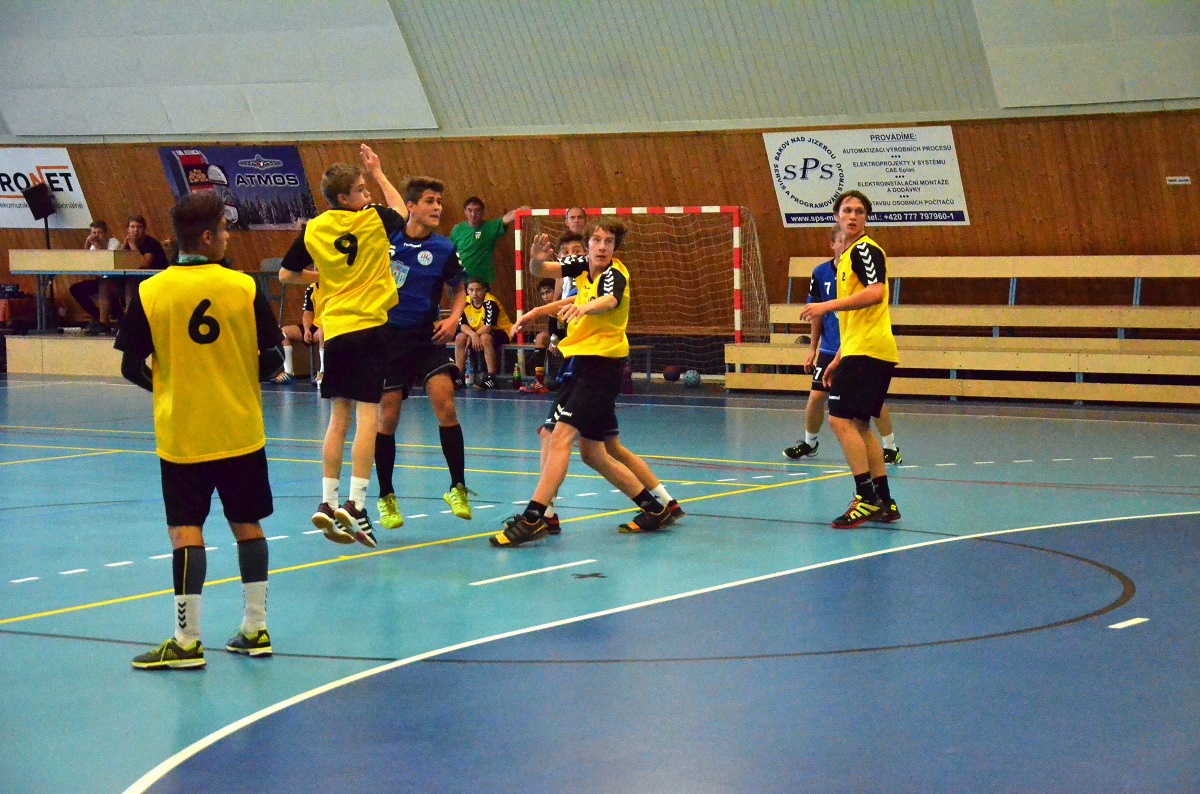 4.kolo II.ligy ml.dorostu: Sokol Bělá - Sparta Kutná Hora 35:34 (20:17) - fotka 4