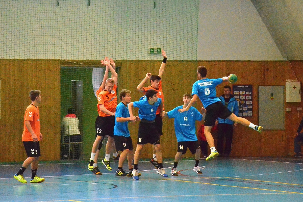 6.kolo II.ligy ml.dorostu: Sokol Bělá - Loko Vršovice 37:13 ( 21:4 ) - fotka 4