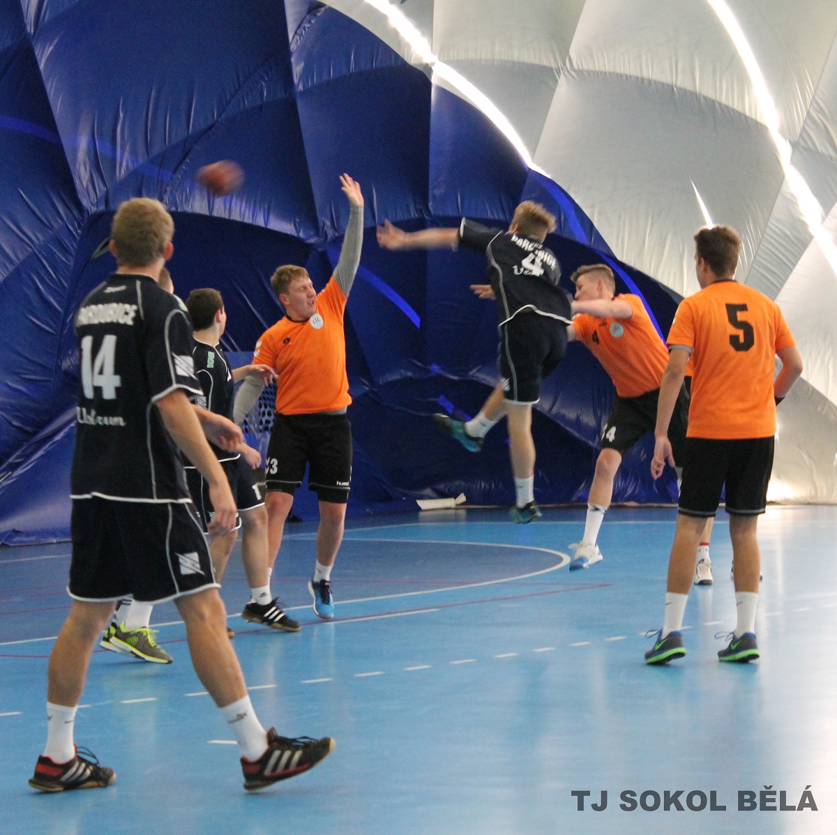 Debakly dorostenců v Pardubicích - fotka 2