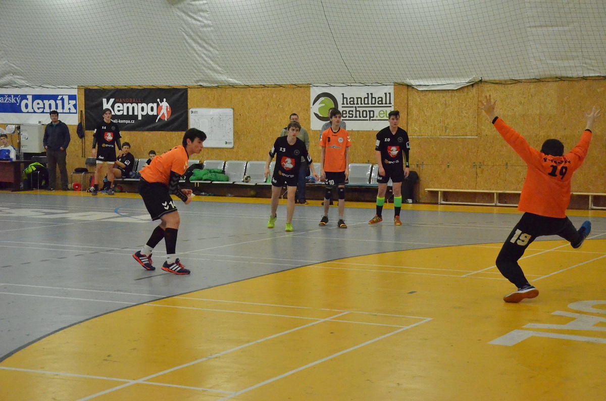 Přípravný turnaj MLD - Sokol Vršovice 24.1. 2016 - fotka 16