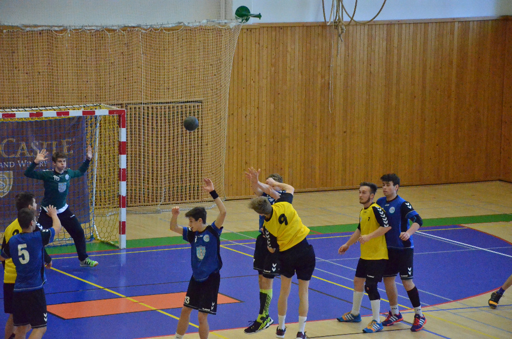 15.kolo II.ligy ml.dorostu: Kutná Hora - Sokol Bělá 30:32 ( 11:18 )  - fotka 2