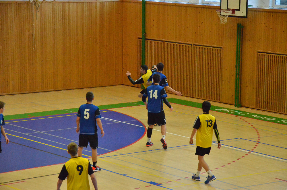 15.kolo II.ligy ml.dorostu: Kutná Hora - Sokol Bělá 30:32 ( 11:18 )  - fotka 3