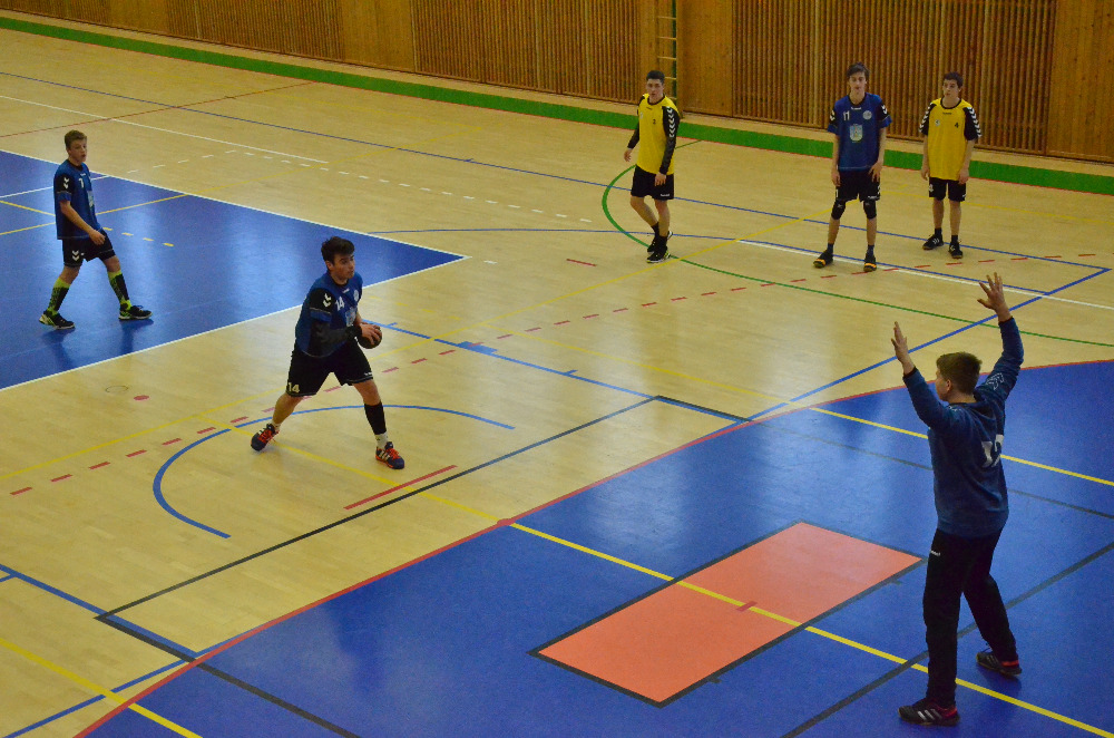 15.kolo II.ligy ml.dorostu: Kutná Hora - Sokol Bělá 30:32 ( 11:18 )  - fotka 4