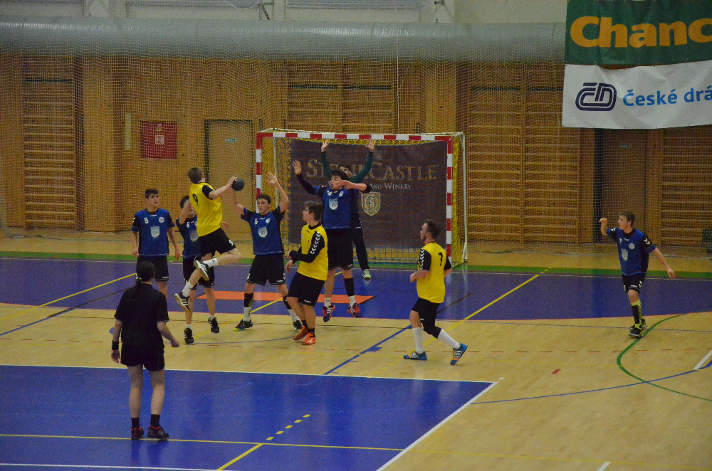 15.kolo II.ligy ml.dorostu: Kutná Hora - Sokol Bělá 30:32 ( 11:18 )  - fotka 7