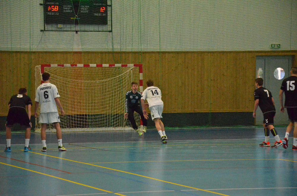 STD 2. liga: Sokol Bělá – 1. HC Pardubice 32:28 (16:13) - fotka 14