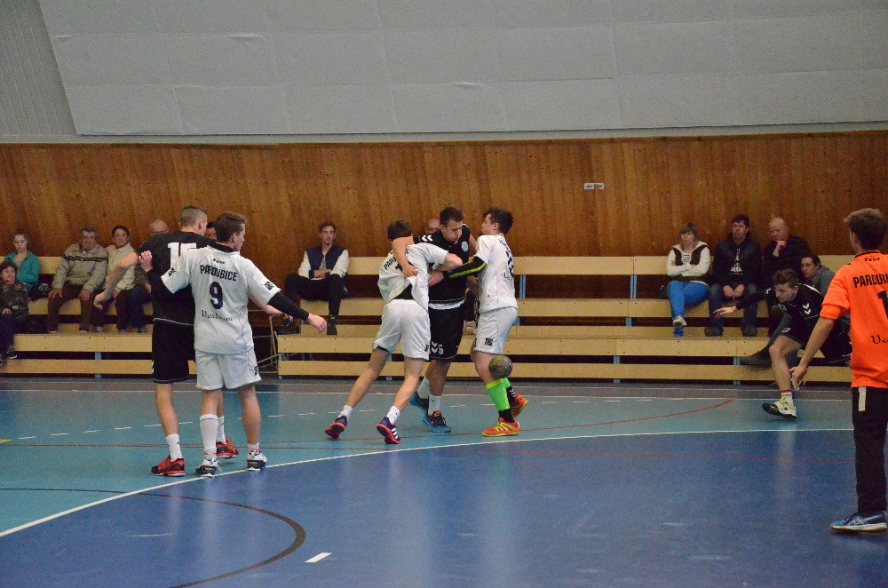 STD 2. liga: Sokol Bělá – 1. HC Pardubice 32:28 (16:13) - fotka 15