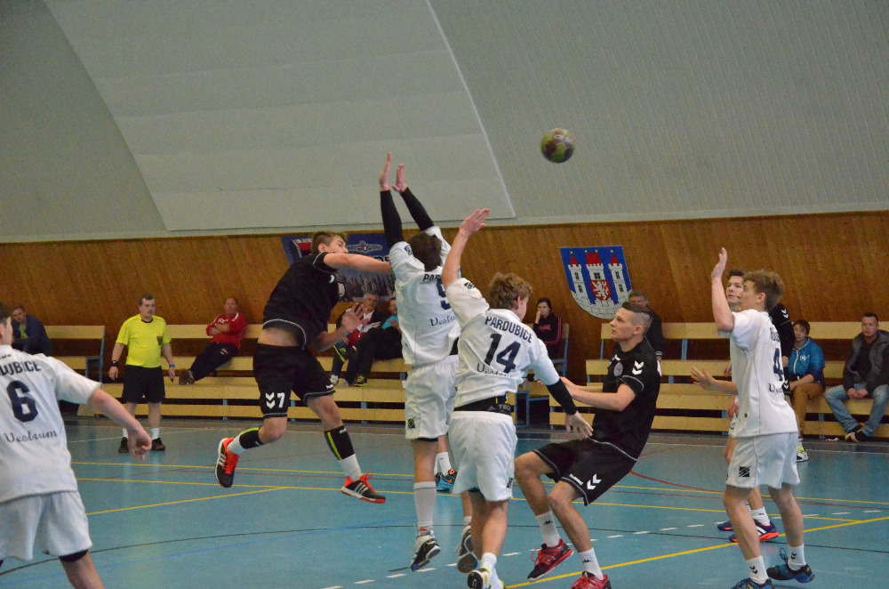 STD 2. liga: Sokol Bělá – 1. HC Pardubice 32:28 (16:13) - fotka 16