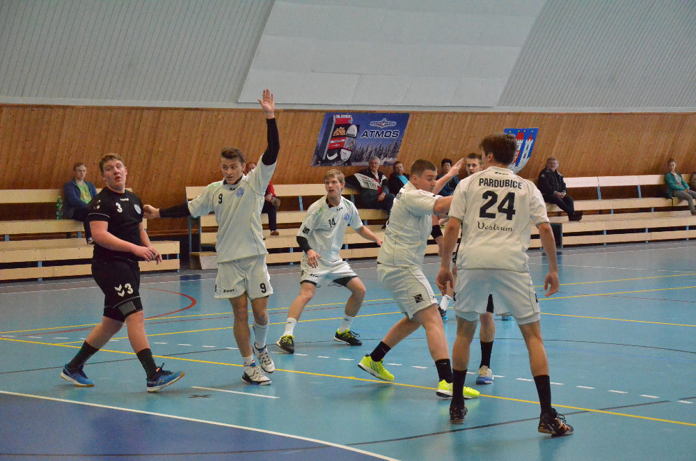 STD 2. liga: Sokol Bělá – 1. HC Pardubice 32:28 (16:13) - fotka 2