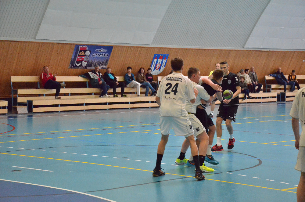 STD 2. liga: Sokol Bělá – 1. HC Pardubice 32:28 (16:13) - fotka 3