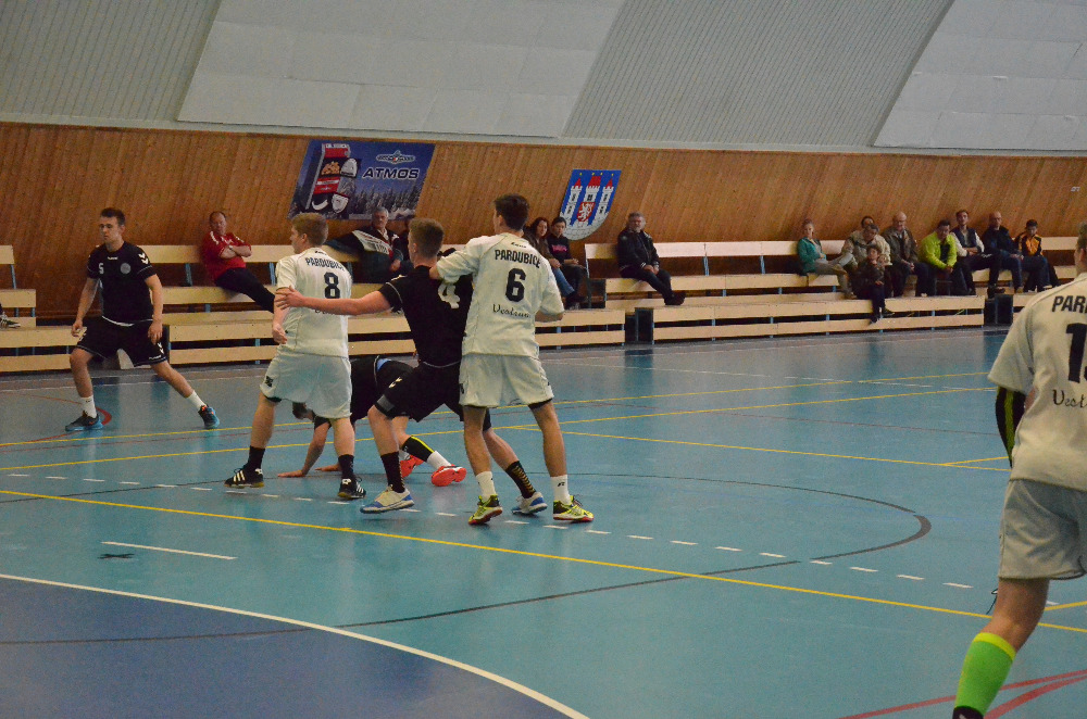 STD 2. liga: Sokol Bělá – 1. HC Pardubice 32:28 (16:13) - fotka 6