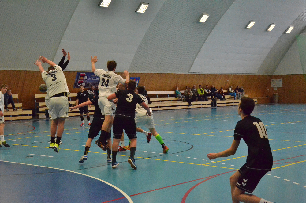 STD 2. liga: Sokol Bělá – 1. HC Pardubice 32:28 (16:13) - fotka 9