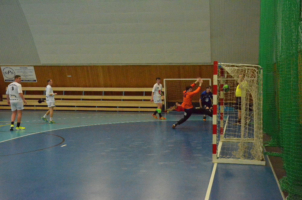 18.kolo II.ligy ml.dorostu: Sokol Bělá - 1.HC Pardubice 25:24 ( 12:11 ) - fotka 4