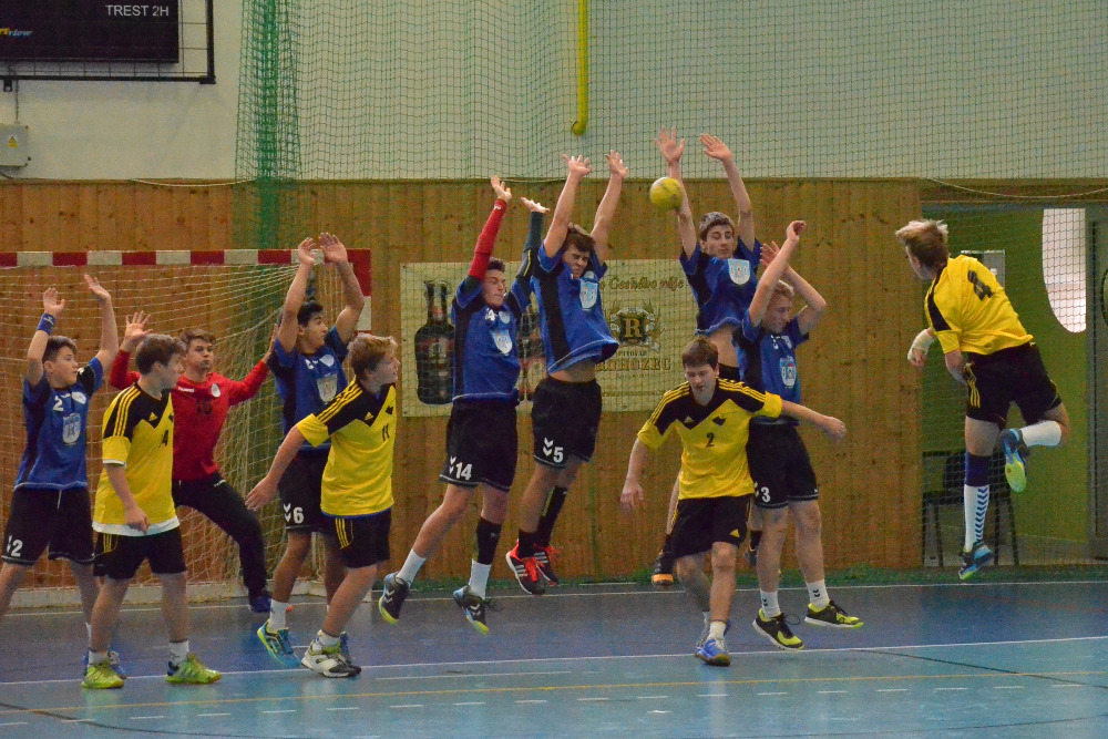 5.kolo II.ligy MLD: Sokol Bělá - Dvůr Králové 36:28 (19:13) - fotka 10