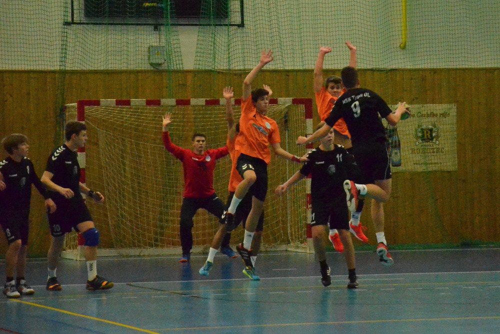 8.kolo II.ligy MLD: Sokol Bělá - HSK Tygři Ústí n.L. 38:27 ( 19:14 ) - fotka 4