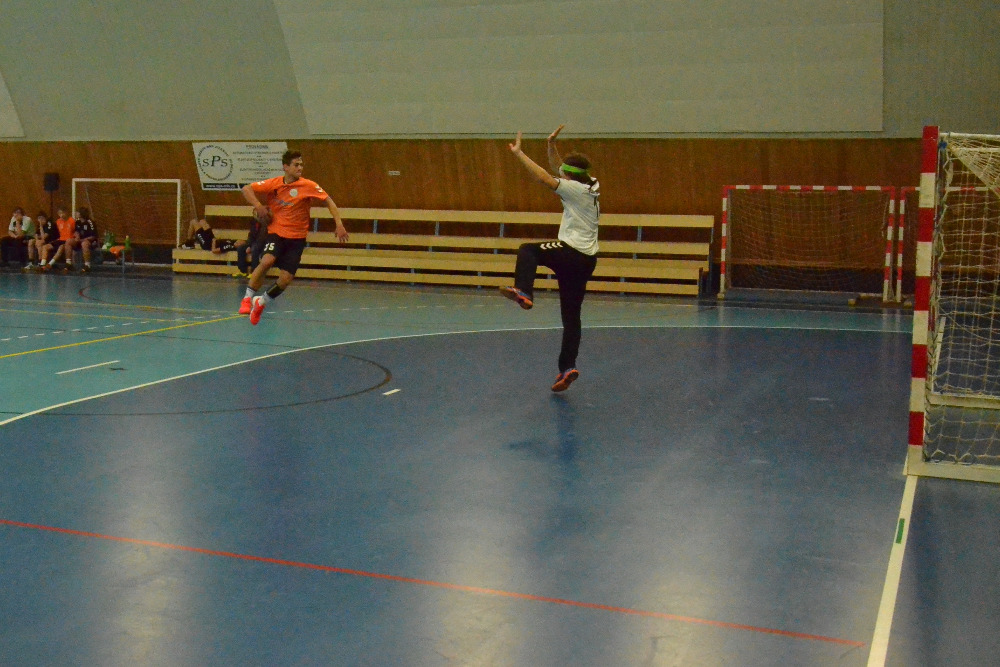 8.kolo II.ligy MLD: Sokol Bělá - HSK Tygři Ústí n.L. 38:27 ( 19:14 ) - fotka 7