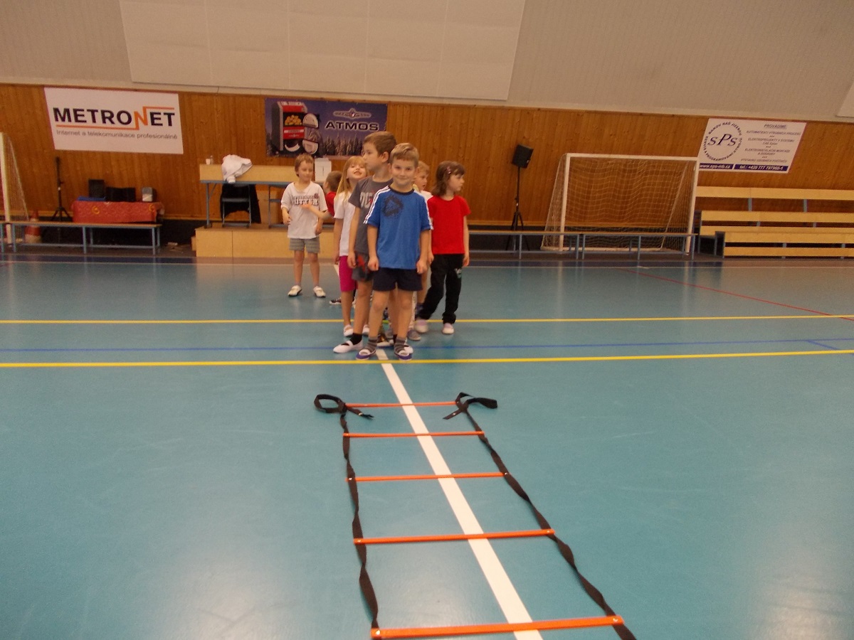 Sportovní dopoledne s házenou pro žáky I.C a II.A   - fotka 10