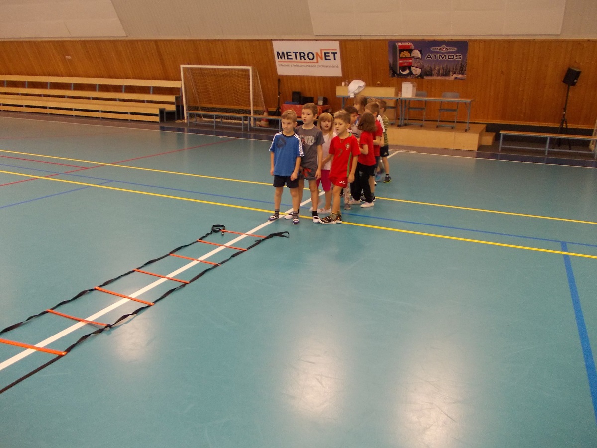 Sportovní dopoledne s házenou pro žáky I.C a II.A   - fotka 12