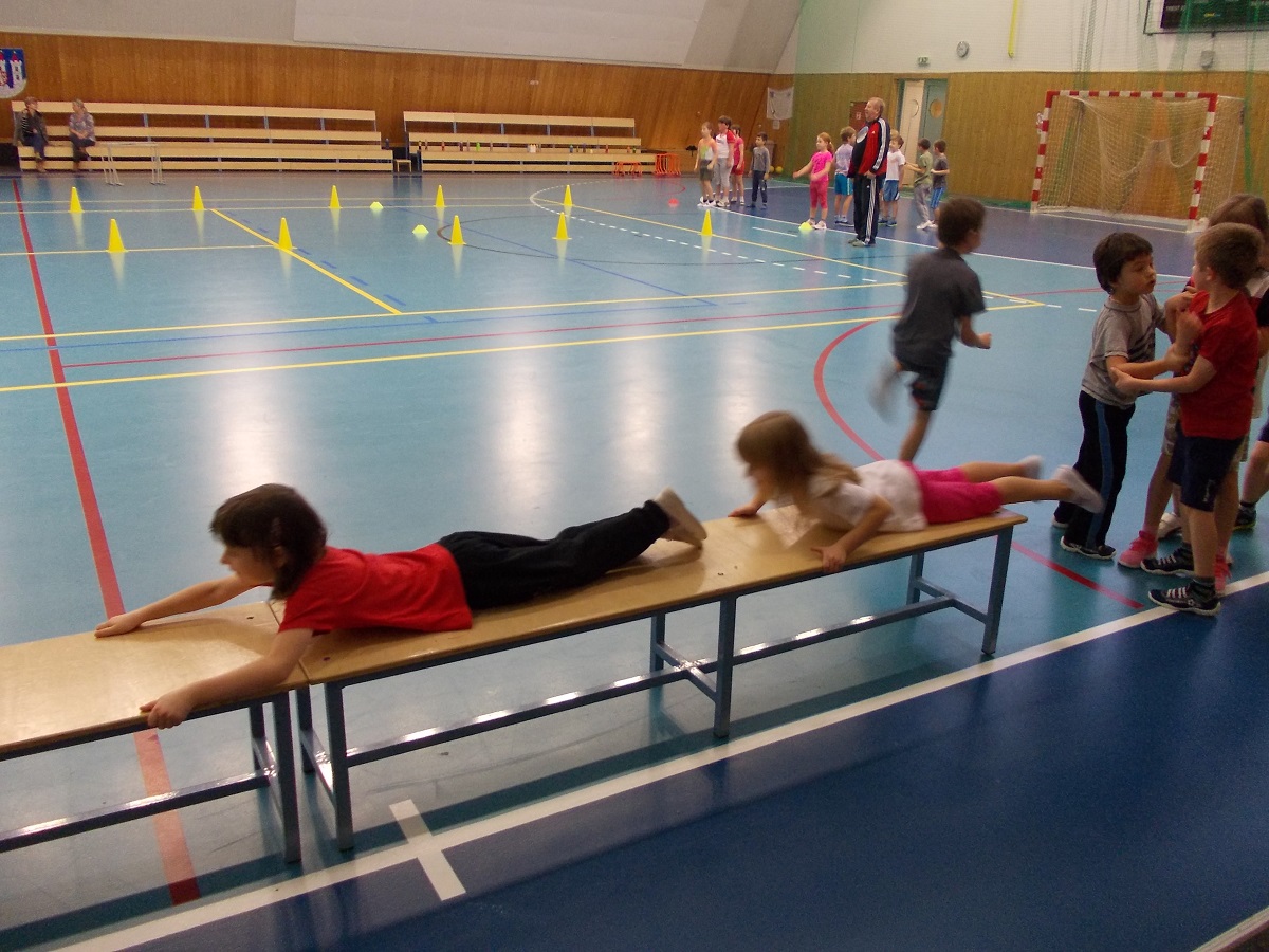 Sportovní dopoledne s házenou pro žáky I.C a II.A   - fotka 15