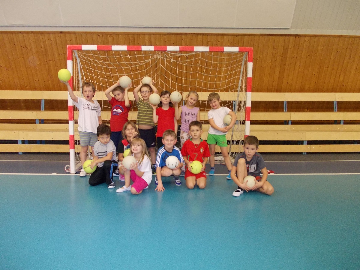 Sportovní dopoledne s házenou pro žáky I.C a II.A   - fotka 3