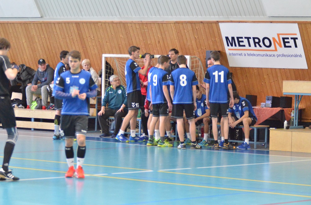 13.kolo II.ligy MLD: Sokol Bělá - Loko Louny 27:34 ( 13:19 ) - fotka 2