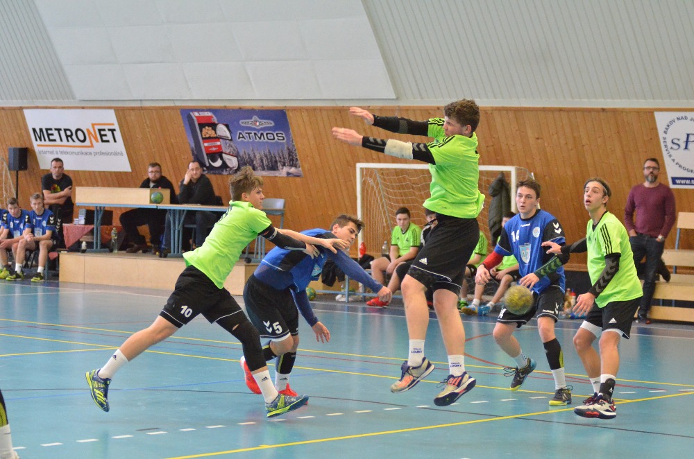 13.kolo II.ligy MLD: Sokol Bělá - Loko Louny 27:34 ( 13:19 ) - fotka 4