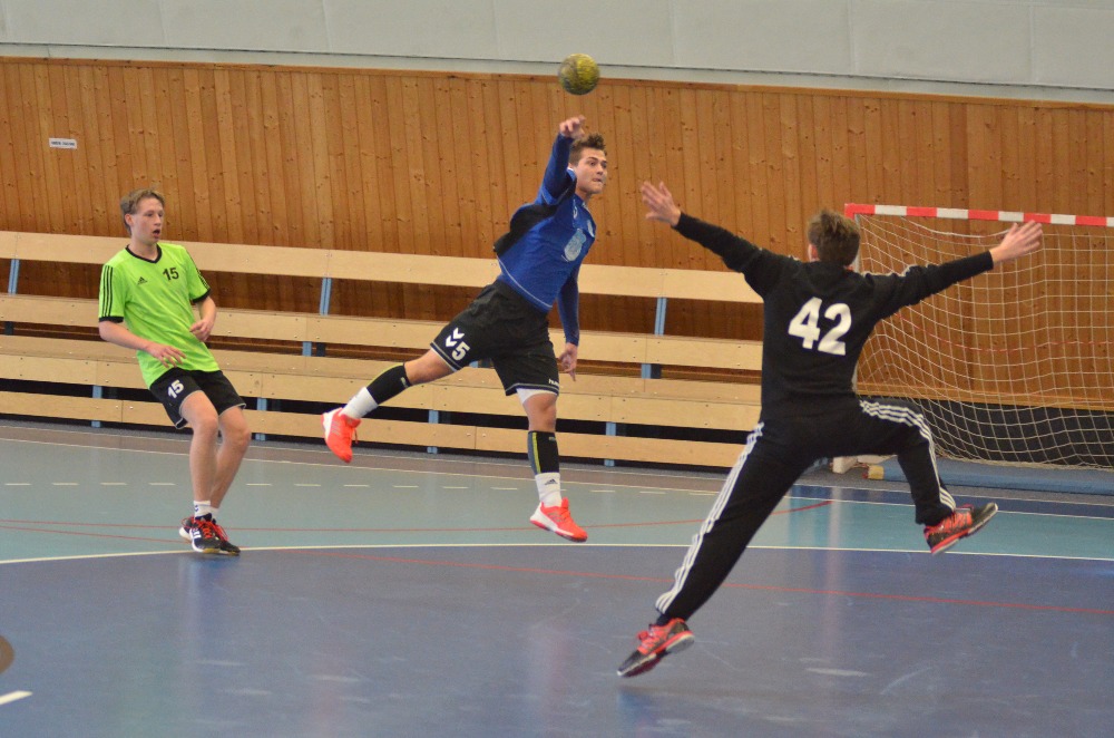 13.kolo II.ligy MLD: Sokol Bělá - Loko Louny 27:34 ( 13:19 ) - fotka 5