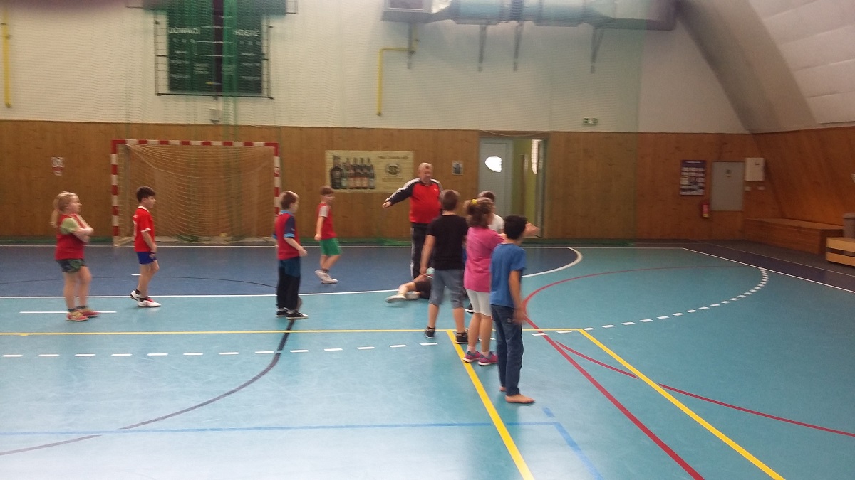 Sportovní dopoledne s házenou - 8.3. 2017 - fotka 3