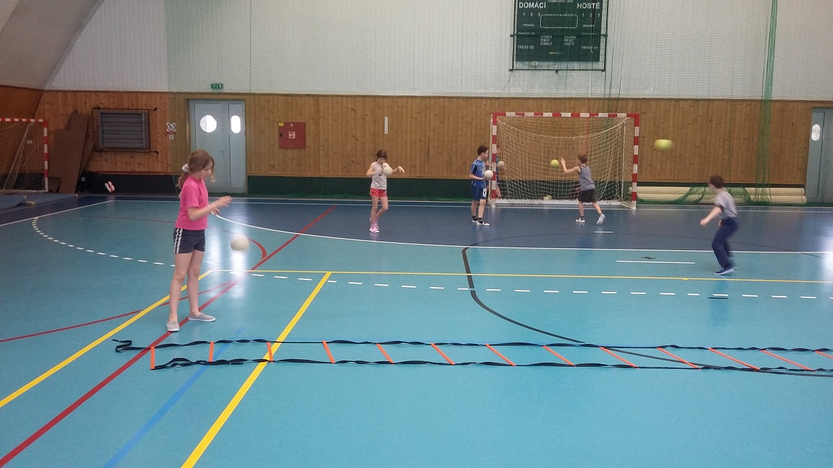 Sportovní dopoledne s házenou - 8.3. 2017 - fotka 5