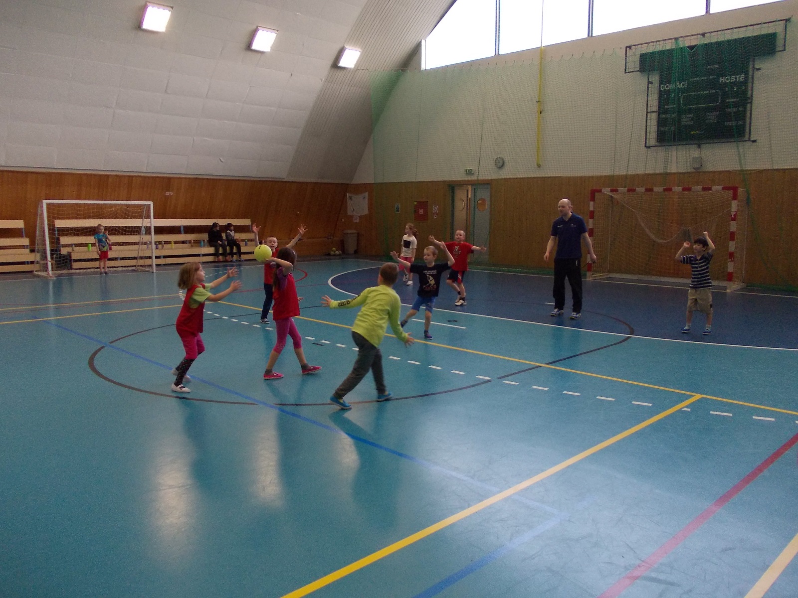 Sportovní dopoledne s házenou - 29.3. 2017 - fotka 3