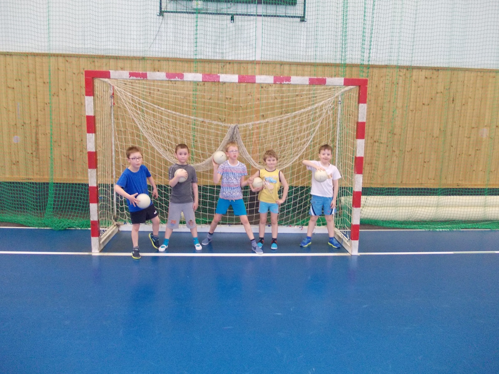 Sportovní dopoledne s házenou - 29.3. 2017 - fotka 4