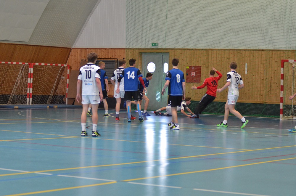 18.kolo II.ligy MLD: Sokol Bělá - Pardubice 28:29 ( 13:14 ) - fotka 9