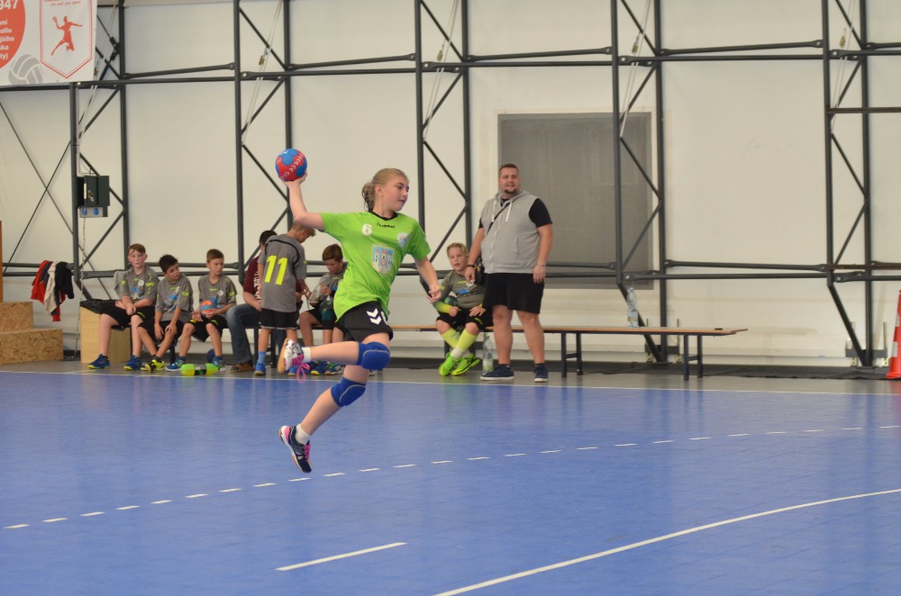 Turnaj ml.ž.Úvaly 14.10.2017 - fotka 18