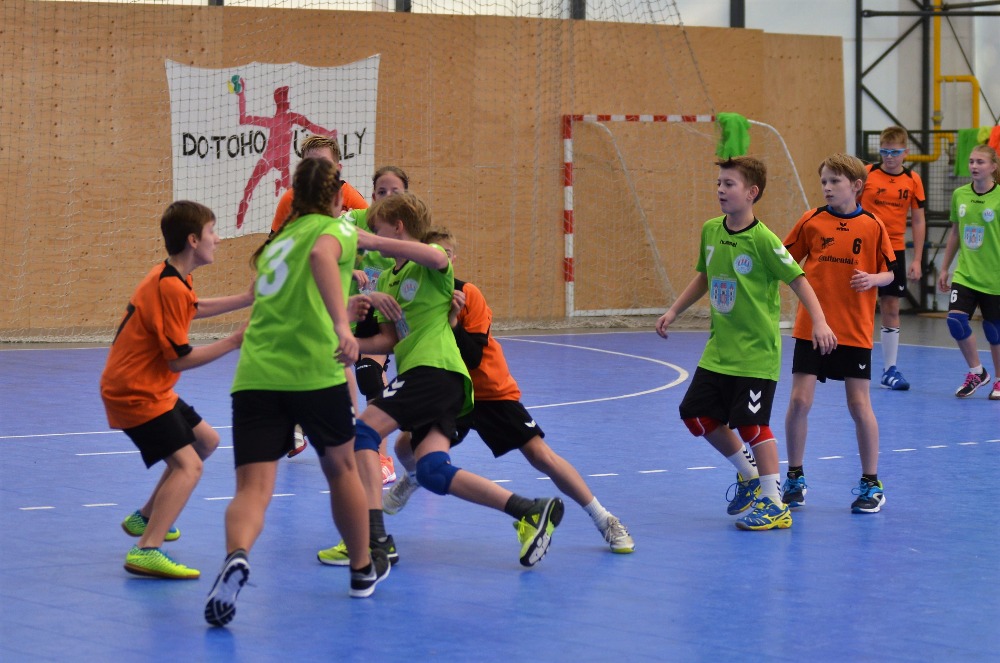 Turnaj ml.ž.Úvaly 14.10.2017 - fotka 5