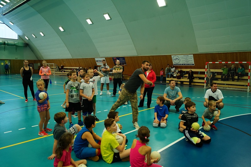 Vánoční besídka nejmladších házenkářů - fotka 11