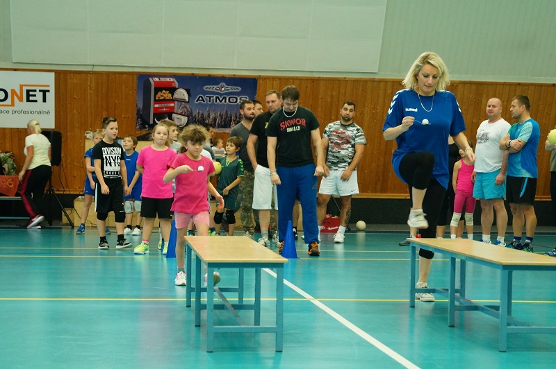 Vánoční besídka nejmladších házenkářů - fotka 15