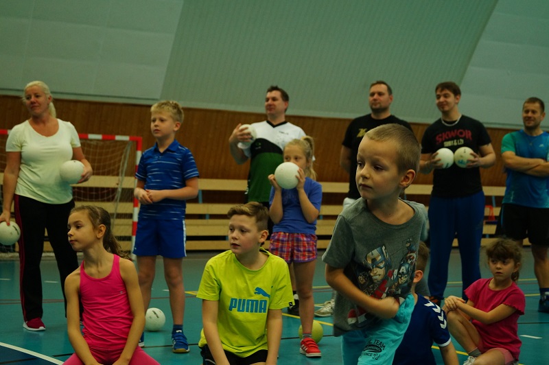 Vánoční besídka nejmladších házenkářů - fotka 7