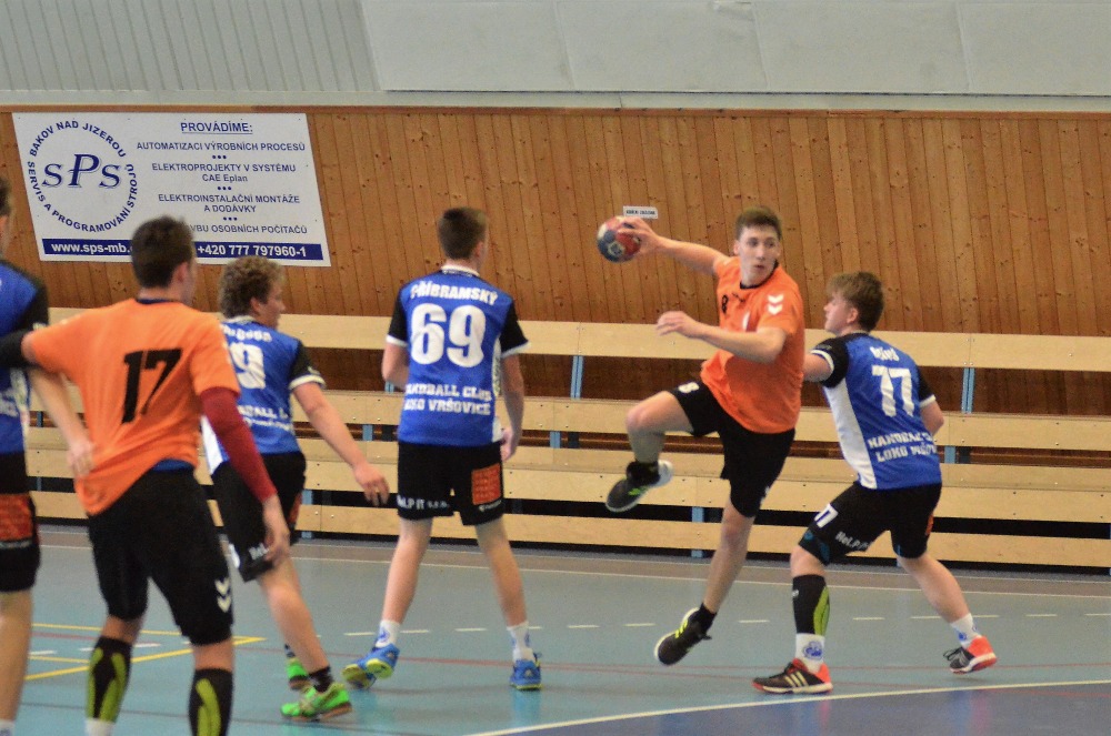 Dorostenci v závěru otočili utkání s Vršovicemi a zvítězili 28:24