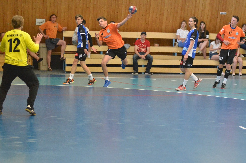 Dorostenci v závěru otočili utkání s Vršovicemi a zvítězili 28:24 - fotka 3