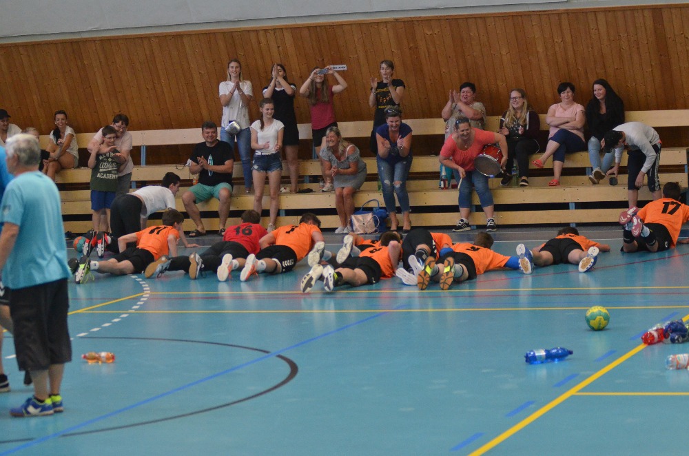 Dorostenci v závěru otočili utkání s Vršovicemi a zvítězili 28:24 - fotka 7