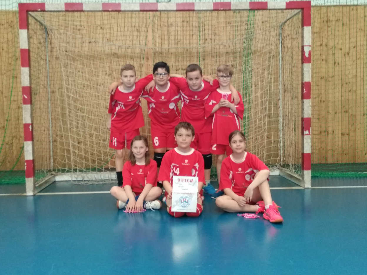 Turnaj mini 4+1 Bělá pod Bezdězem 6.4.2019 - fotka 3