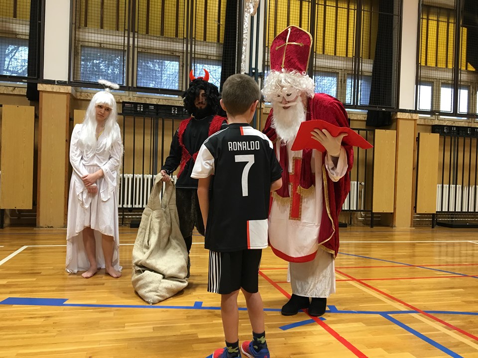 Na trénink přípravky dorazil ČERT, ANDĚL A MIKULÁŠ - fotka 12