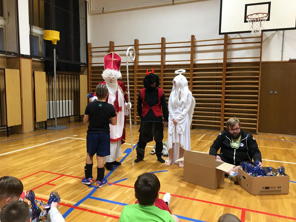 Na trénink přípravky dorazil ČERT, ANDĚL A MIKULÁŠ - fotka 13
