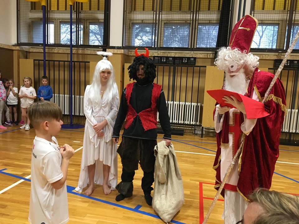 Na trénink přípravky dorazil ČERT, ANDĚL A MIKULÁŠ - fotka 2