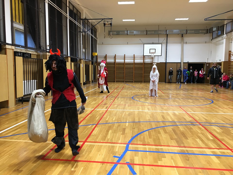 Na trénink přípravky dorazil ČERT, ANDĚL A MIKULÁŠ - fotka 8