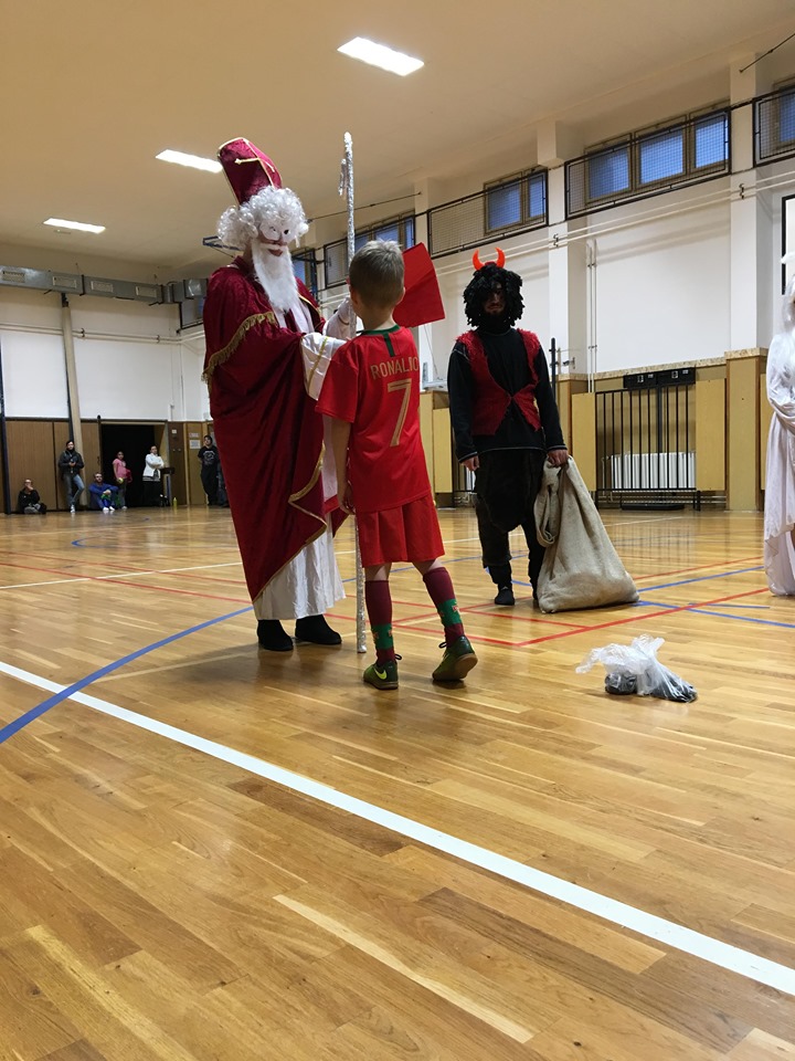 Na trénink přípravky dorazil ČERT, ANDĚL A MIKULÁŠ - fotka 9