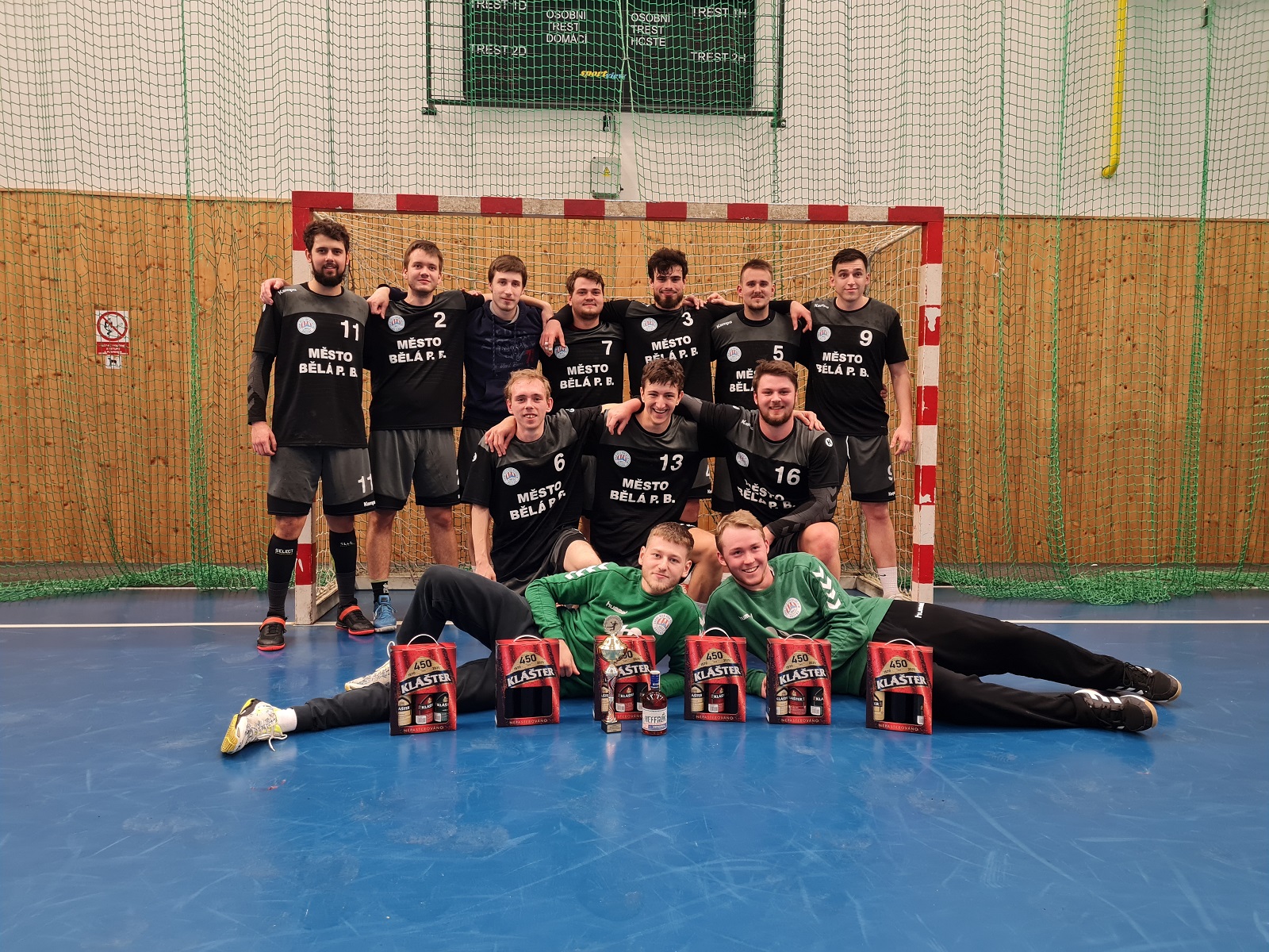 68.ročník turnaje mužů O pohár Máchova kraje vyhrály Louny, domácí Bělá skončila na 3.místě - fotka 3