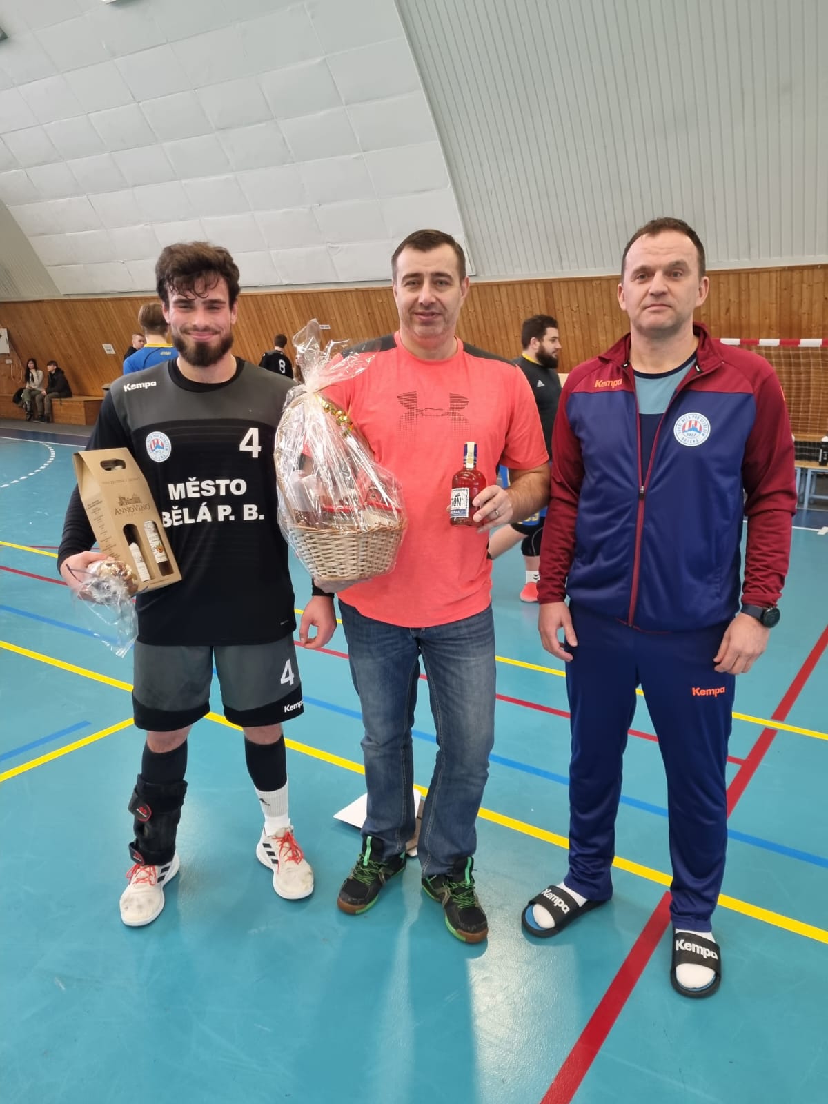 68.ročník turnaje mužů O pohár Máchova kraje vyhrály Louny, domácí Bělá skončila na 3.místě - fotka 7